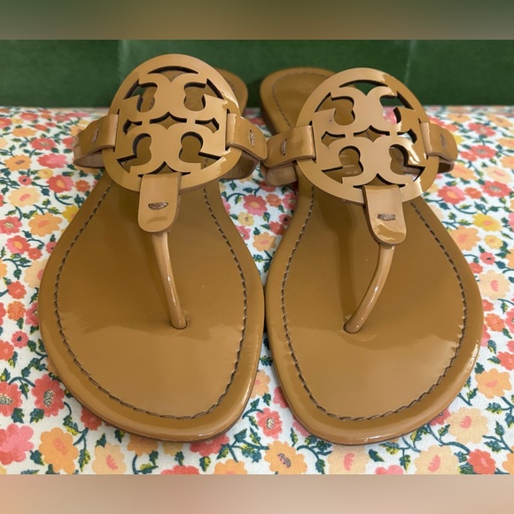 Tory Burch Miller Sandals Tan Patent Leather Size 8.5 Retail $200 - Picture 1 of 16